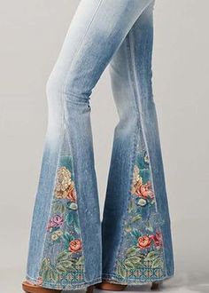 Printed Flare Pants, Mode Hippie, Jumpsuit Outfit, Printed Jeans, Vintage Pants, Summer Fabrics, Printed Denim, Bell Bottom, Denim Flares