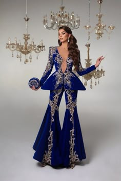 Taxes + Livraison incluses ! Blue Formal Long Sleeve Sets, Elegant Royal Blue Party Sets, Blue Fitted Long Sleeve Sets, Fitted Royal Blue Long Sleeve Set, Fitted Royal Blue Sets With Long Sleeves, Royal Style Long Sleeve Party Sets, Elegant Blue Sets For Evening, Royal Long Sleeve Party Sets, Royal Blue Party Sets