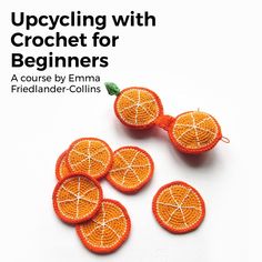 four orange slices are arranged on top of each other, with the words descubre el upclying con crochet