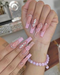 Nails Art Winter, Nails Art Simple, Nail Art 2022, Design Nails Art, Pink Bling Nails, Nail Art Winter, Nail Art Trendy, Nail Art 2023, Nail Art For Short Nails