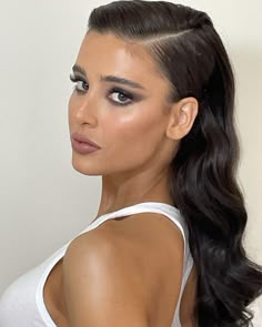 Long Slicked Back Hair, Sleek Back Hair, Zero Makeup, Taking Out The Trash, Create Pin, Hair Curling Tutorial, Long Shiny Hair, Simple Makeup Tips, Beautiful Haircuts