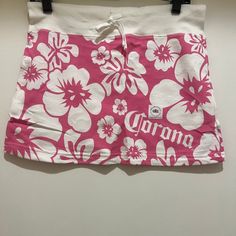 Corona Mini Skirt - Hawaiian Flower On The Skirt - Officially Licensed By Calhoun Material: 75% Cotton, 25% Polyester Corona Mini Skirt Color: Pink & White Hawaiian Flower On The Skirt Size Available: L & Xl Brand New Officially Licensed By Calhoun Made In Canada Pink Ladies Outfit, 2000s Room, Summer Drip, Hawaiian Skirt, Hawaiian Flower, Sister Outfits, Shein Outfits, Hawaiian Outfit, Beach Skirt