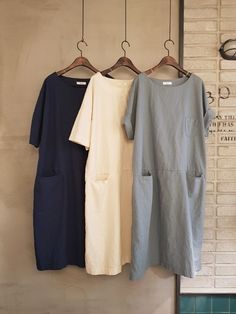 "Women's Organic Linen Pocket Boat Neck Short Sleeve Dress good for home and work with large front pockets Loose fit, simple design, high quality linen fabric Size One size, good for US size 4-12 Chest width 70cm /27.6\" Length 106 cm/42\" Fabric and Care Linen 100% Hand washing and line dry recommended Made in S Korea" Tunik Linen, Linen Fashion, Printed Summer Dresses, Linen Shirt Dress, Organic Linens, Mode Inspiration, Short Sleeve Dress, Linen Women, Linen Clothes