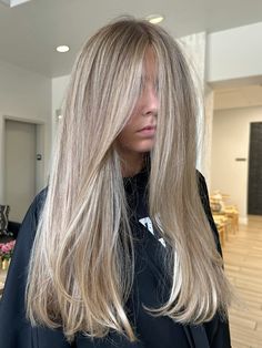 Blonde balayage Different Blonde Colors, Blonde With Natural Lowlights, Blond Ashy Hair Balayage, Fall Balayage Hair Blonde, Bright Blonde With Dark Underneath, Long Blonde Hair No Layers, Ashy Blonde Hair Inspiration, Silver Blonde Hair With Lowlights, Blonde Hair Inspiration Balayage