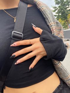 Black Almond Nails, Edgy Nails, Grunge Nails, Black Nail Designs, Almond Acrylic Nails, Pretty Acrylic Nails