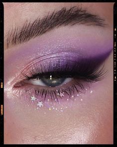 Boho Aesthetic Makeup Sweet 16 Makeup, Eyeshadow Purple, Purple Makeup Looks, Maquillage Yeux Cut Crease, Concert Makeup, Prom Eye Makeup, Purple Eye Makeup, Birthday Makeup