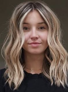 Pretty Wavy Hairstyles, Wavy Hairstyles Ideas, Hairstyles With Blonde Highlights, Medium Wavy Hairstyles, Mid Length Blonde Hair, Hairstyles Highlights, Wavy Hairstyles Medium, Blonde Wavy Hair, Blond Balayage