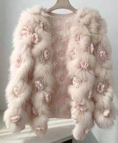 White Sweater Outfit Winter, Sweater Dress Outfit Winter, Fur Long Coat, Detail Couture, Crochet Sweater Design, Turquoise Sweater, Winter Sweater Outfits, Pink Fur, Winter Outerwear