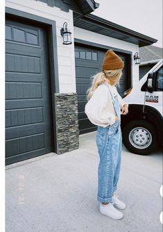 Carhartt Beanies, Beanie Outfit, Overall Outfit, Outfit Inspo Fall, Mom Outfits, Cute Casual Outfits, Simple Outfits