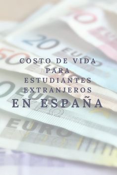 a pile of money with the words costo de via para estudianteros en espana