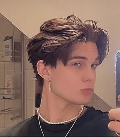 Guy Haircuts Long, Men Haircut Curly Hair, Middle Part Hairstyles, Mens Hairstyles Thick Hair, Wavy Hair Men, Hair Inspiration Short, Men Haircut Styles, Corte De Cabelo Masculino, Haircuts Straight Hair