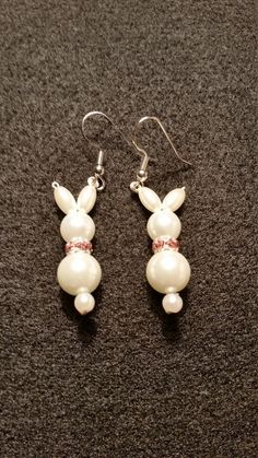 Easter Rabbits, Rabbit Earrings, Easter Jewelry, Earrings Making, Homemade Jewelry, Holiday Jewelry, Earring Patterns, Beaded Jewelry Diy, Jewelry Patterns