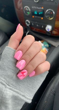 Preppy Nails Lightning Bolt, Lightning Bolt Acrylic Nails, Hot Pink Light Pink Nails, Lighting Bolt Nails Designs, Light Pink Short Acrylic Nails, Nails With Lightning Bolt, Pink Short Acrylic Nails, Hot Pink Gel Nails, Bolt Nails