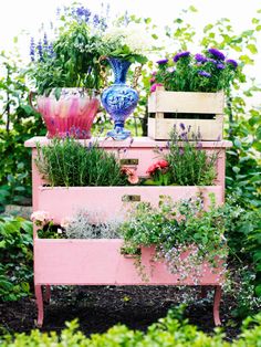 a pink dresser with flowers in it and the caption reads, in a day make a chest of dirt