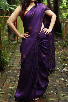 It's hard to pick only few of our exclusive designs and term it as 'Most popular'. But, nevertheless, we have done it. It will serve you as a good guide to check what your fellow DvijaDivas are buying. Violet Saree Blouse, Violet Saree Blouse Combination, Saree Blouse Combination, Violet Saree, Saree Color Combinations, Trending Saree