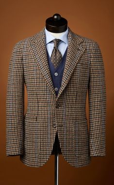 This robust sport coat uses a classic brown and blue gun club check Harris Tweed for timeless style that feels tough as nails. Part of our Emerald Label “Sartorial” collection, the jacket features our signature Neo Cut, with unpadded shoulders, a 3-roll-2 button closure, and a hand-sewn Milanese lapel buttonhole. Wear it with a turtleneck sweater and flannel trousers on a chilly day. Flannel Trousers, Formal Wear