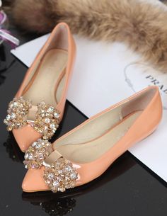 Cute pink prada with darling bow fashion Bride Shoes Flats, Shoes With Bows, Bow Fashion, Mode Tips, Casual Flat Shoes, Gorgeous Shoes, Fabulous Shoes, Crazy Shoes