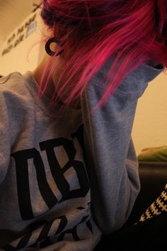 Scene hair. Love the gauges Cute Scene Hair, Bright Red Hair Dye, Alternative Hairstyles, Rock Star Hair, 2000s Scene, Emo Scene Hair, Goth Hair, Bright Red Hair, Boring Hair