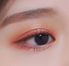 Korean style eyes makeup Korean eye makeup, Asian eye makeup, Cute Makeup Korean Style, Prom Makeup For Brown Eyes, Under Eye Makeup, Korean Makeup Look, Makeup Korean, Korean Makeup Tutorials, Korea Makeup, Cute Eye Makeup