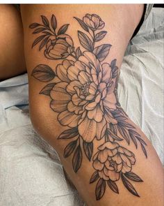 a woman's thigh with flowers on it