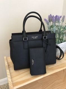 Kate Spade Designer, Types Of Handbags, Designer Totes, Kate Spade Purse, Kate Spade Handbags, Purses Designer, Black Tote, Gucci Handbags, Cute Bags