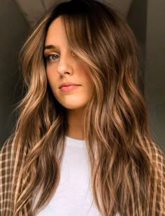 Balayage Brunette Natural Wavy Hair, Top Hair Color Trends 2023, Low Light Brunette Hair, Brunette Hair 2024, Warm Balayage Brunettes, Caramel Brownie Hair, Dark Honey Hair Color, Warm Caramel Balayage Honey, Dark Caramel Hair Color