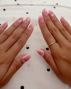 not my photo found on tiktok!! Pink Flower Nails, Beachy Nails, Light Pink Nails, Short Acrylic Nails Designs, Nails Summer, Floral Nails, Summer Nail