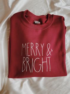 Merry and Bright Crewneck Sweatshirt | Christmas Crewneck Sweatshirt | Holiday Crewneck Sweatshirt Perfect for the Christmas/Winter Season *SWEATSHIRT INFORMATION* -Sizes are unisex. -If you prefer a larger fix, I recommend sizing up 1 size. -We offer sizes S-3XL. If you need a larger size, please message us and we may be able to special order. *CARE INFORMATION* -Please wash inside out on gentle settings and air dry for long lasting wear. -Do not dry clean. -Do not iron directly on graphic. Sweatshirt And Shirt Outfit, Outfit Ideas Shirt, Holiday Crewneck, Shirt Outfit Ideas, Shirt Design Ideas, Quilt Size Chart, Halloween Tee Shirts, Christmas Tee Shirts