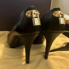 Authentic Louis Vuitton Locket Pumps In Perfect Condition / Only (Very Minor) Wear On Sole / Size 38 Comes With The Box And Dust Bag Pump High Heels, Shoes Louis Vuitton, Louis Vuitton Black, Louis Vuitton Shoes, Vintage Louis Vuitton, High Heel Pumps, Authentic Louis Vuitton, Cute Shoes, Locket