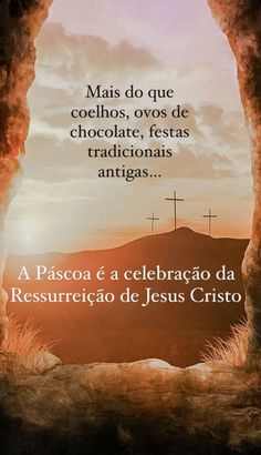 an image with the words jesus christ on it in spanish and english, as well as a cross at the top