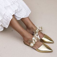 Sparkly Wedding Shoes, Wedding Slippers, Bridal Flats, Flat Loafers, Chic Shoes, Sandals Brands, Mode Vintage, Shoe Lover