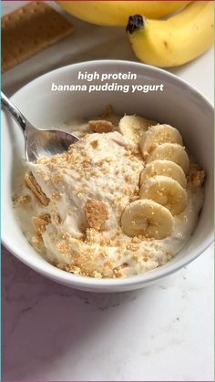 Feel like you're eating a dessert with this healthy high protein banana pudding bowl. Made with greek yogurt, vanilla protein powder, and fresh banana—this bowl is the perfect breakfast, snack, or dessert with 43g of protein. Protein Banana Pudding, Pudding Yogurt, Yogurt Pudding, Banana Yogurt, High Protein Desserts, Healthy High Protein Meals, Protein Desserts, Healthy Food Dishes, Healthy Food Motivation