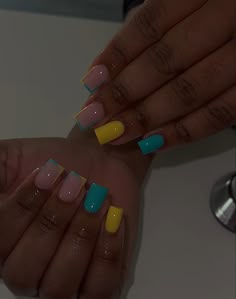 Short Nail Designs Girly, Short Vacation Nails Black Women, Short Nail Simple Designs, Basic Nail Sets, Real Nails Manicure Ideas, Short Baddie Nail Ideas, Nails Acrylic Designs Unique, Simple Nail Colors, Vacation Nails Black Women