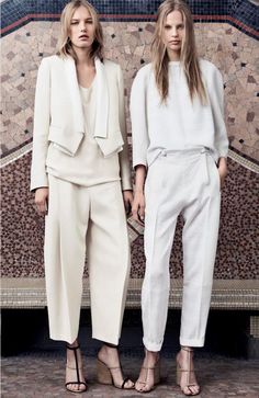 Short Suits Trend for This Summer #shortsuit #womanshort #womansuits #fashionnews #fashionactivation #shortsuittrends Women In White, Cooler Look, White On White, Olivia Palermo, White Outfits, White Fashion