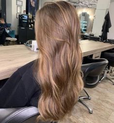 Balayage Hair Dirty Blonde, Shampoo Hacks, Clean Hair Products, Hair Products Aesthetic, Amika Dry Shampoo, Living Proof Dry Shampoo