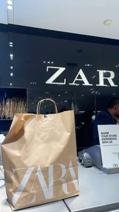 Zara Shopping Bags Aesthetic, Luxury Shopping Bags Aesthetic, Shopping Bags Snap, Shopping Vibes, Zara Shopping, Snooker Room, Victoria's Secret Perfume, Shopping Pictures, Zara Shop