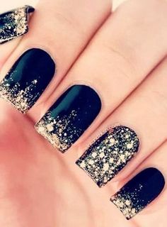 me fascina esta combinacion para las sandalias de plataforma Black And Gold Nails, Nagel Tips, Her Nails, Christmas Nail Designs, Cute Nail Designs, Fancy Nails