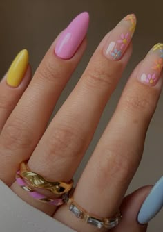 Almond Nail Ideas, Paznokcie Hello Kitty, Acrylic Nails Almond Shape, Kutek Disney, May Nails, Nagel Tips, Summery Nails, Girly Acrylic Nails