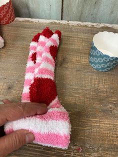 someone is making a knitted object out of red, white and blue yarn