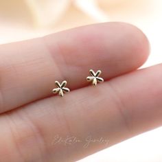 Cute mini daisy flower petal stud earrings handcrafted in 10K yellow gold * Size: 4mm * Metal: 10K Yellow Gold * Sold as Single Stud or A Pair. * Each stud comes with a 10K gold silicone nut backing and 10k solid gold back will be provided at an additional cost * Stamp: 10K ❤️Visit our official website for exclusive new products.      https://elekalonjewelry.com/ ❤️Follow us on Instagram @ elekalonjewelry for the latest projects and much more! ❤️If you have any questions, please feel free to message us. Small Earrings Flower, Affordable Single Flower Earring, Mini Earrings Stud, Cute Stud Classy Earrings, Cheap Single Flower Earring, Cheap Minimalist Flower Jewelry, Dainting Stud Earrings, Delicate Flower Earrings Cheap, Cheap Handmade Gold Flower Earrings