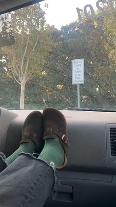 Boston Birkenstock Outfit Winter, Brown Birkenstock Outfit, Birk Clogs Outfit, Brown Clogs Outfit, Two Door Closet, Delilah Green Doesn't Care, Birkenstock Mocha, Boston Birks, Boston Clogs Outfit