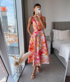 🔍Cut Out Twill Midi Dress In Floral Ombre Summer Wedding Style, Stile Blair Waldorf, Adrette Outfits, Floral Dress Outfits, Thanksgiving Outfit Ideas, Cute Thanksgiving Outfits, What To Wear Fall, Thanksgiving Outfit Women, Fest Outfits