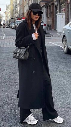 Black Coat Fall Outfit, Black Coat Spring Outfit, Black Trent Coat Outfit, Oversized Long Coat Outfit, Black Coat Casual Outfit, Oversized Peacoat Outfit, Black Belted Coat Outfit, Oversized Black Coat Outfit, Long Black Coat Outfit Casual