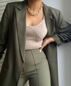 Clean Business Casual Outfits, Proffesional Outfits Dress, Womens Formal Business Dress, Professional Outfits Women Aesthetic, Reunion Outfits For Women Classy, Trending Business Casual Outfits, Buissness Clothes Woman, Business Casual Outfits Green Pants, Boss Woman Aesthetic Outfits