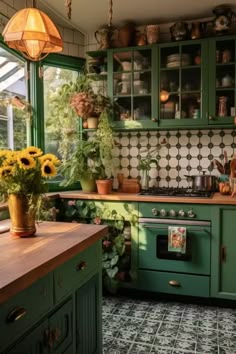 23 Green Kitchen Cabinet Ideas That're a Home Cook's Dream Boho Kitchen Ideas, Boho Kitchen, Style Deco, Pink Kitchen, Blue Kitchens