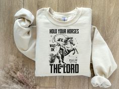 Wait On The Lord, Hold Your Horses, Christian Shirts Designs, Faith Based Clothing, Horse Shirt, Cowboys Shirt, Vintage Cowboy, Clothing Vintage, Boho Shirts