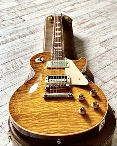 an electric guitar sitting on top of a hard wood floor