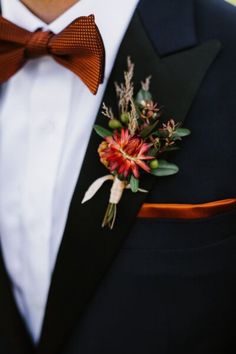 Sophisticated Fall Groom Details – Burnt Orange Boutonniere Inspiration Masculine Farmhouse, Burnt Orange Boutonniere, Orange Boutonniere, Fall Groom, Fall Wedding Style, Rustic Floral Wedding, Groom Details, Burnt Orange Weddings, Groomsmen Boutonniere