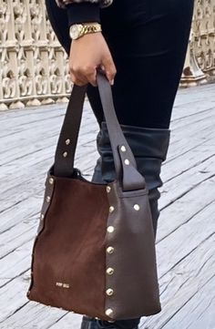 Kate Moss Street Style, Leather Bag Tag, Diy Leather Bag, Kate Moss, Leather Diy, Sewing Bag, Bag Tags, Leather Tote Bag, Fashion Handbags