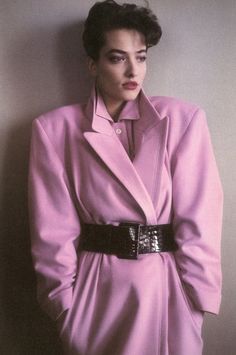 Fashion Ideas For Women, 80s Fashion Outfits, Tatjana Patitz, 80s And 90s Fashion, Power Dressing, 1980s Fashion, Pink Coat, Mode Inspo